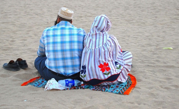 A couple sits together at Chowpatty Beach in Mumbai. (Angeline Thangaperakasam and Michael Newbill/Asia Society India Centre)