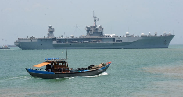 A Vietnamese fishing boat sails next to the U.S. 7th Fleet's flagship USS Blue Ridge entering Tien Sa port on April 23, 2012. (Hoang Dinh Nam/AFP/Getty Images) 