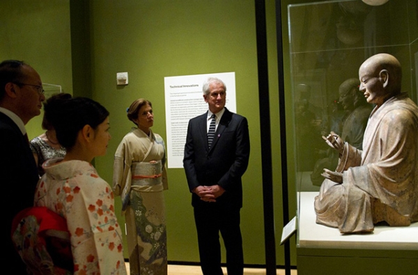 The U.S. Ambassador to Japan Caroline Kennedy and her husband Edwin Schlossberg view The Shinto Deity Hachiman in the Guise of a Buddhist Monk, on loan from the Museum of Fine Arts, Boston, at the opening of the Asia Society Museum exhibition Kamakura: Realism and Spirituality in the Sculpture of Japan, February 2016. (Elena Olivo/Asia Society)