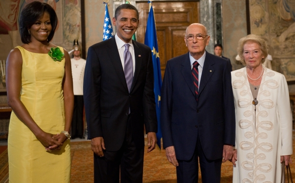 Wearing Jason Wu while meeting with Italian President Giorgio Napolitano and First Lady Clio on July 8, 2009 at the Italian presidential palace in Rome. (Saul Loeb/AFP/Getty Images)