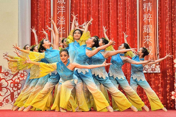 Holiday-themed dance performance by the Hangzhou Arts School from China at a shopping center in Singapore on January 23, 2013. (chooyutshing/flickr)