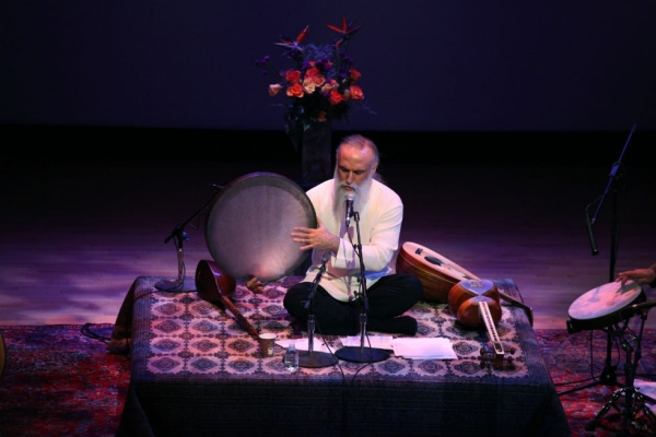 Davod Azad performs at Asia Society New York on Jan. 31, 2015. (Ellen Wallop/Asia Society)