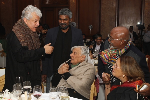 Krishen Khanna and supporters at 2017 Asia Arts Awards India