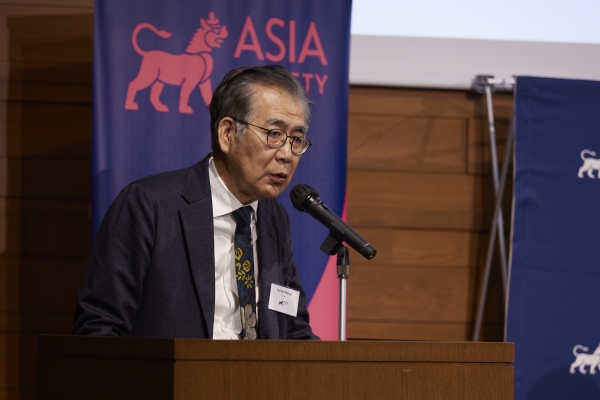 Fumio Nanjo giving a presentation