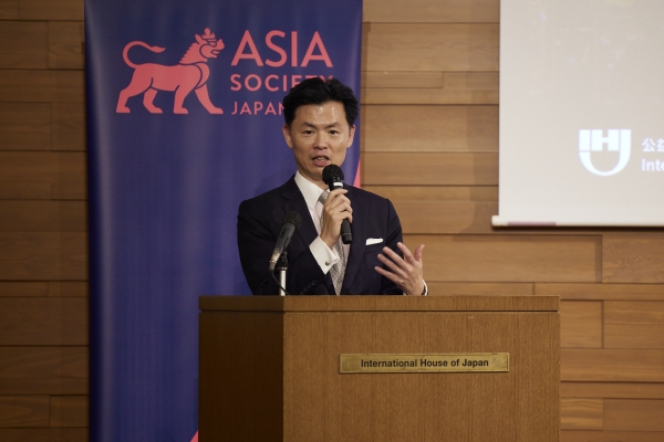 James Kondo, Asia Society Japan founding member and representative director, giving an opening remark