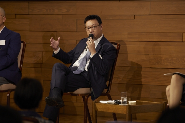 Janzen Tai speaking to the audience