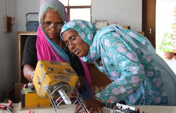 In this and the previous photo, Gianturco turns her lens on women training to become solar engineers at Barefoot College in Tilonia, Rajasthan, India. (Paola Gianturco)