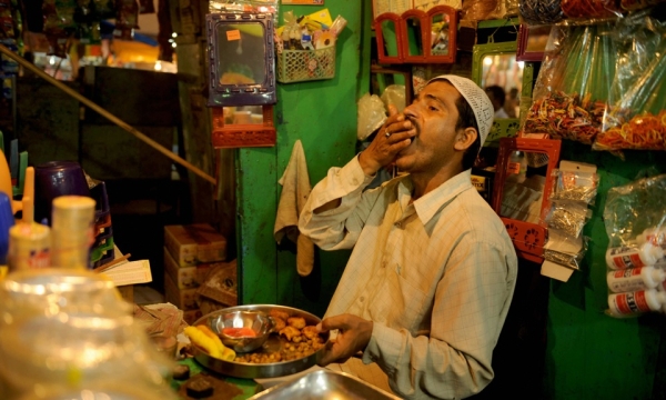 Indian Muslim vendors break their fast during Ramadan in a market area of Allahabad in 2009.  (Diptendu Dutta/AFP/Getty Images)
