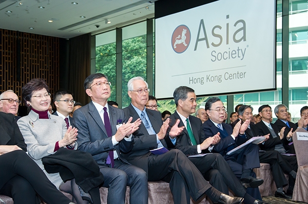 (L to R): Carrie Lam (Chief Secretary for Administration, HKSAR), Sean Chiao (President, Asia Pacific, AECOM), Goh Chok Tung (Emeritus Senior Minister, Singapore), C.Y. Leung (Chief Executive, HKSAR) and Ronnie C. Chan (Chairman, Hang Lung Properties).