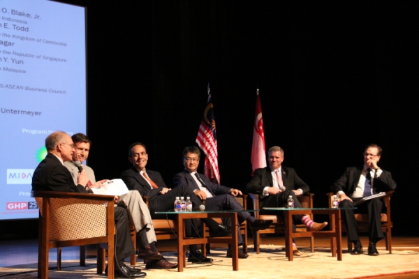 October 6 - The United States Ambassadors to Cambodia, Indonesia, Malaysia, and Singapore gathered at the Texas Center to discuss the local impact of ASEAN/U.S. trade. (Photo: Ting-Ting Chen)