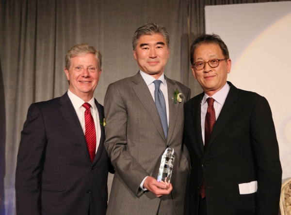 From left, Thomas E. McLain, Chair, Asia Society of Southern California, Sung Y. Kim, U.S. Ambassador to the Republic of Korea is awarded Diplomat of the Year and presenter Jae Min Chang, Chief Executive Officer and President of The Korea Times pose during the Asia Society Southern California 2014 Annual Gala held at the Millennium Biltmore Hotel on Monday, May 19, 2014, in Los Angeles, Calif. (Photo by Ryan Miller/Capture Imaging)
