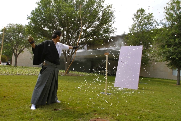 The Dedication began with a purification ceremony by Japanese Zen archery master Hirokazu Kosaka (Richard Carson).