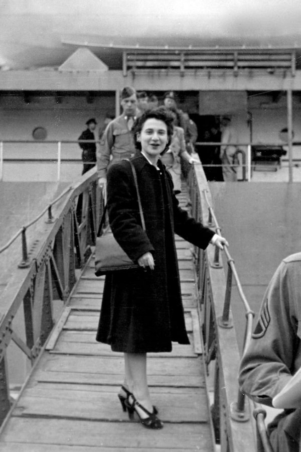 Gordon leaving Japan in 1947.