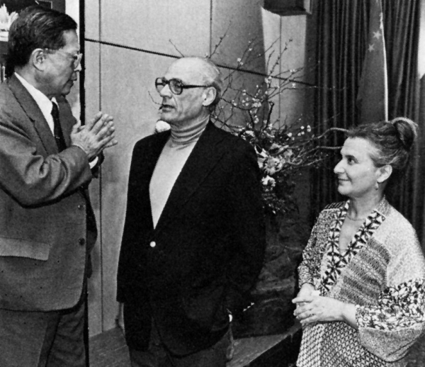 Chinese playwright Cau Yu (R), Arthur Miller and Gordon at Asia Society in New York in 1980.