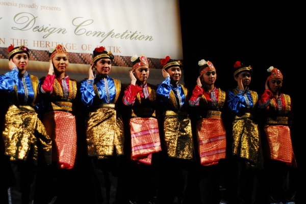 As part of the launch event&apos;s entertainment, dancers performed the traditional Indonesian dance Saman, from the Gayo region of Aceh.