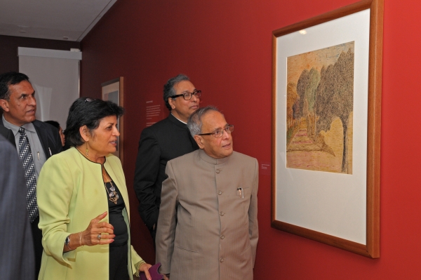 Asia Society President Vishakha Desai with Pranab Mukherjee at Asia Society Museum's Rabindranath Tagore exhibition in New York City in September 2011. (Elsa Ruiz/Asia Society)