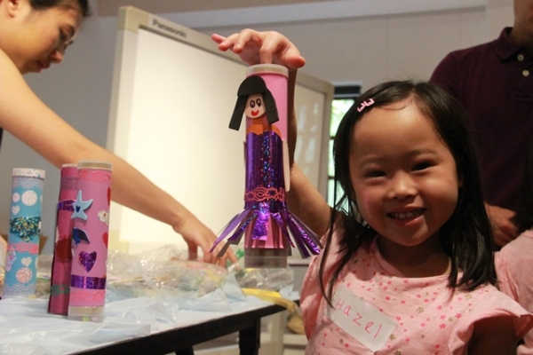 Kid had the opportunity to create her own unique kaleidoscope on June 29, 2014 (Asia Society Hong Kong Center)