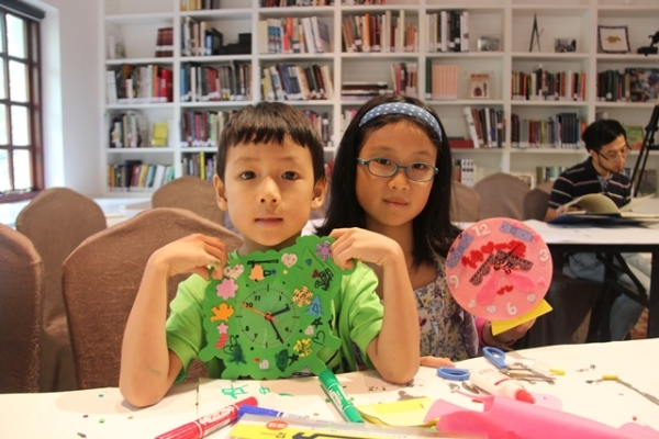 Kids had the opportunity to create their own unique clocks on June 29, 2014 (Asia Society Hong Kong Center)
