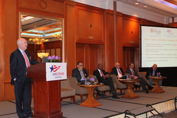 Robert Theleen, Vice Chair of AmCham Shanghai, moderated the conference's first panel. (Photo: Asia Society) 