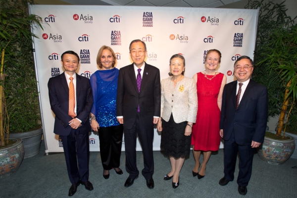 L to R: Jack Ma, Josette Sheeran, Ban Ki-Moon, Yoo Soon-taek, Henrietta Fore, and Ronnie Chan. (Ann Billingsley/Asia Society)