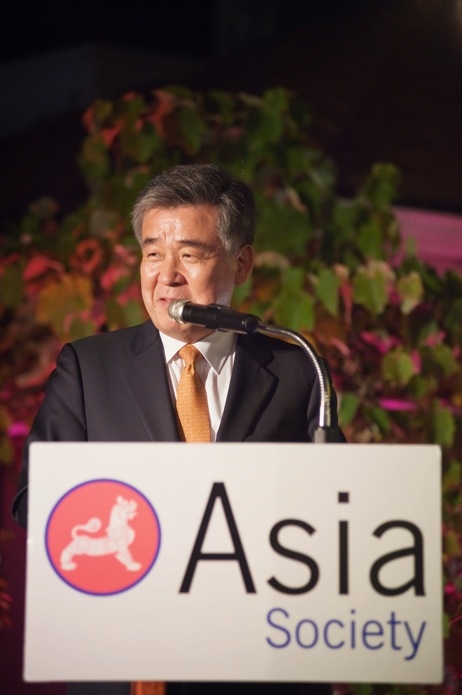 The Hon. Yeon-Sung Shin, Korean Consul General in Los Angeles, addresses the crowd. (Luminaire Images)