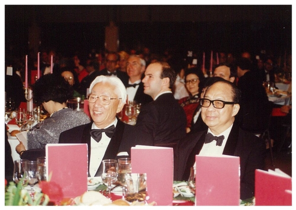 Mr. Akio Morita, Chairman, Sony Corporation, and Dr. Lee Quo-Wei at Asia Society Hong Kong Center 2nd Annual Dinner on May 11, 1992.