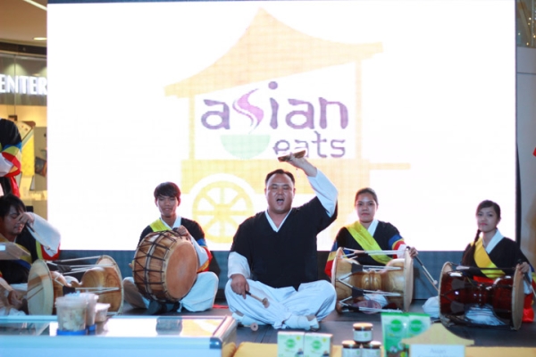 Samulnori Team of Korean Cultural Center performing at the launch 