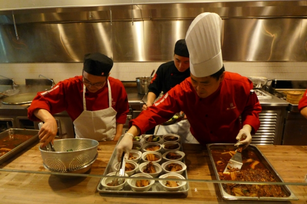 M.Y. China's Executive Chef Tony Wu and his kitchen staff prepare the evening's pork belly appetizer (Asia Society)
