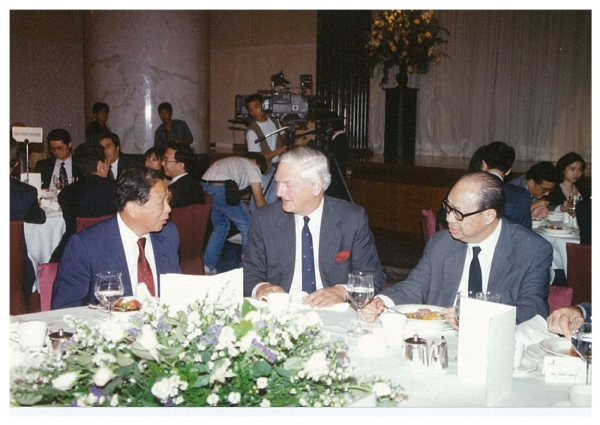 Dr. F.K. Hu, Chairman, Ryoden Development Ltd., Sir William Purves, Group Chairman HSBC Holdings, and Dr. Lee Quo-Wei at the program “Hong Kong’s Role in Developing the Economies of China & Asia” on September 22, 1993.
