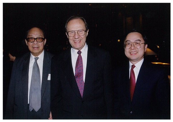 Dr. Lee Quo-Wei, Dr. William J. Perry, Former U.S. Secretary of Defense, and Mr. Ronnie C. Chan, Chairman, Asia Society Hong Kong Center at the 3rd Ambassador Burton Levin Lecture on April 11, 2000.