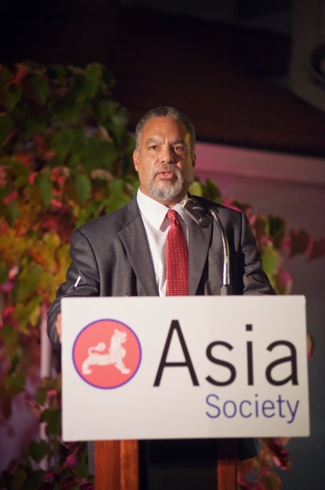 Tony Jackson introduces another course along with the Asia Society Global Cities Network Initiative. (Luminaire Images)