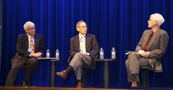 Geoffrey Cowan of The Annenberg Retreat at Sunnylands (left) co-moderated a discussion with the former U.S. Secretary of Energy, Steven Chu (middle), with Orville Schell of the Asia Society (Lisa Sze Photography)