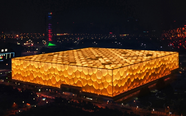 Beijing's Water Cube lights up with the "Earth" theme. (Wang Xin)