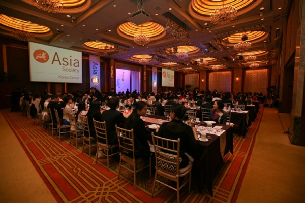 Asia Society Korea Center&apos;s Third Anniversary Dinner was held in the Crystal Ballroom of the Lotte Hotel Seoul on May 18, 2011. (Asia Society Korea Center)
