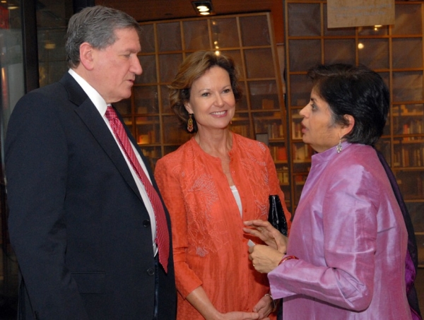 L to R: Holbrooke and his wife Kati Marton speak with Asia Society President Vishakha Desai at Holbrooke&apos;s Asia Society farewell dinner on Mar. 27, 2009. (Elsa Ruiz/Asia Society)